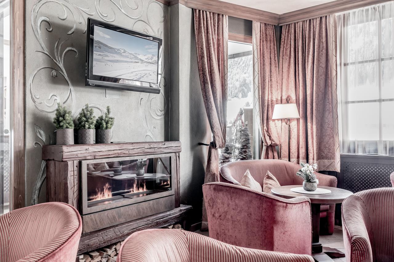 Garni Caroline Hotell 4*